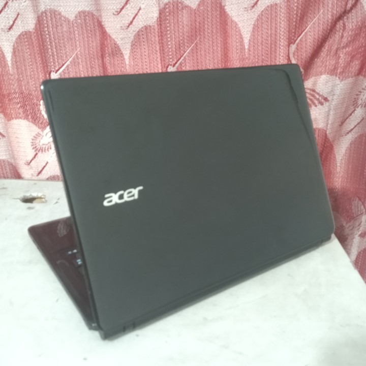 4 Laptop Acer Aspire E1-422 Hitam AMD E1-2500 ATI AMD Radeon RAM 4 GB | Gambas